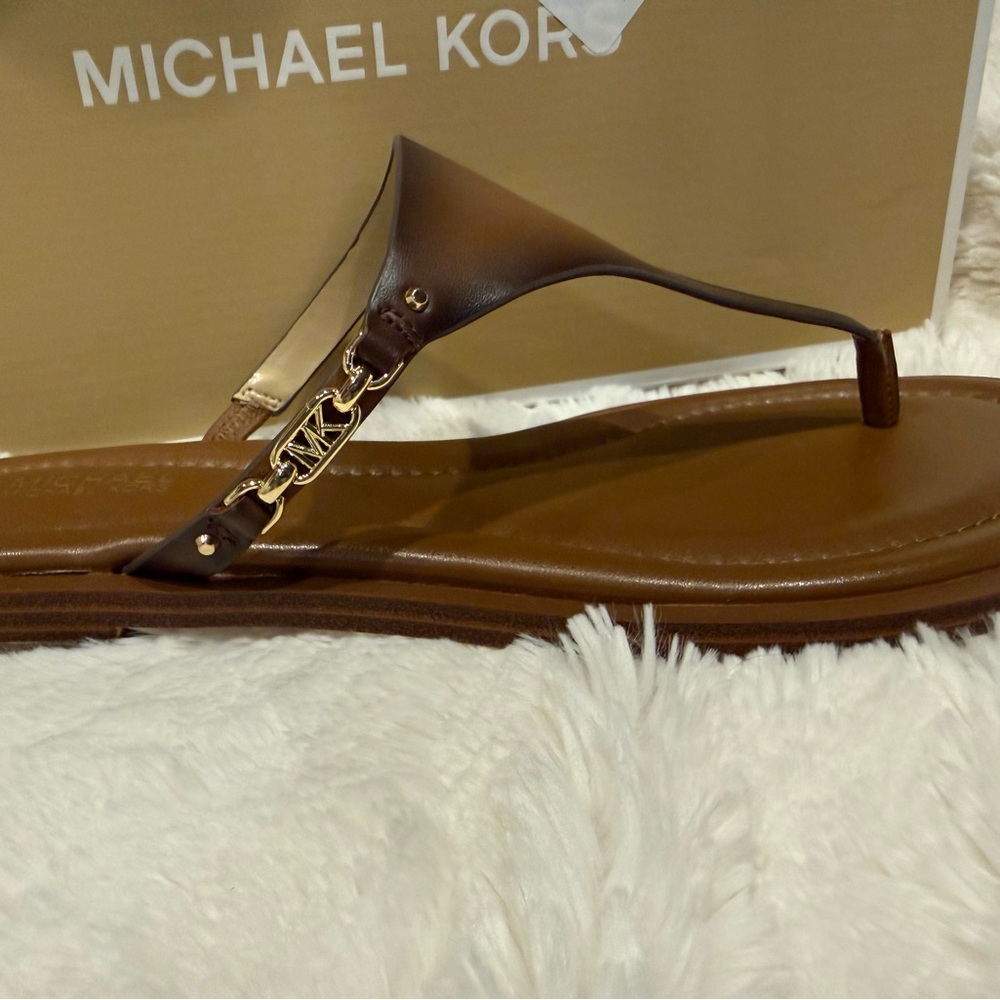 Michael Kors Daniella Flat Thong in Burnished Leather - Picture 3 of 5